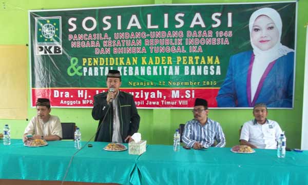 Ketua Dewan Tanfidz DPC PKB Nganjuk H Ulum Bastomi membuka secara langsung pelatihan pendidikan Kader Pertama PKB bertempat di Graha Gusdur. foto: bambang dj/BANGSAONLINE