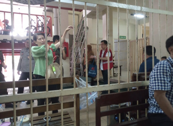 Suasana PN Surabaya mendadak ramai setelah kembali diberlakukan sidang offline