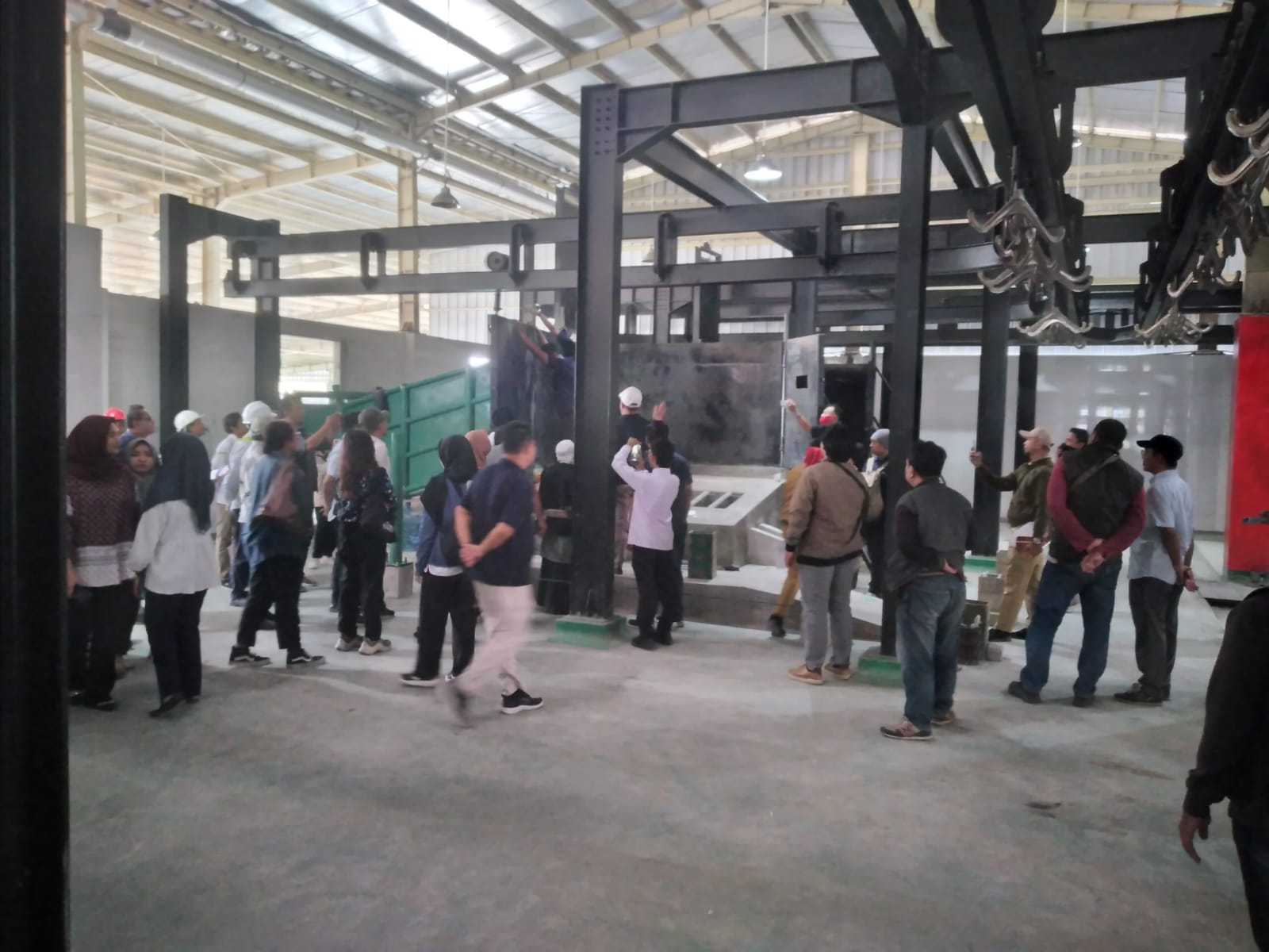 Komisi B DPRD Surabaya Soroti Kurangnya Kandang Sapi saat Sidak RPH Osowilangun