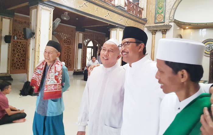 Ini Ritual Gus Ipul Usai Salat Jumat