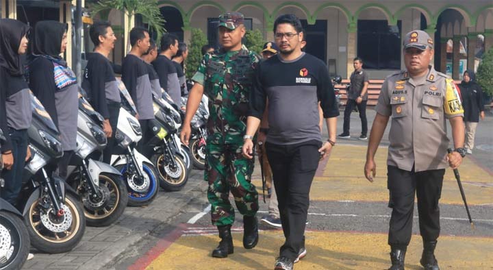 Wakil Wali Kota Pasuruan Raharto Teno Prasetyo saat memimpin cek pasukan.