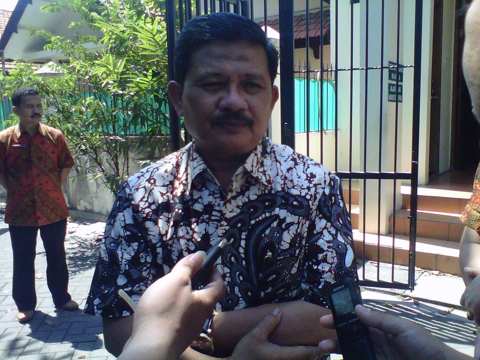 Kepala Kejati Jatim Elvis Johnny. foto: nur faishal/Bangsa Online