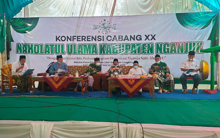 Pelaksanaan Konfercab XX PCNU Nganjuk tampak dihadiri Plt Bupati Nganjuk, PWNU Jatim, dan Rais Syuriah PCNU. foto: BAMBANG/ BANGSAONLINE