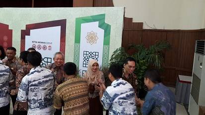 Dirut PT SI, Rizkan Chandra bersama jajaran direksi saat halal bihalal. foto: SYUHUD/ BANGSAONLINE


