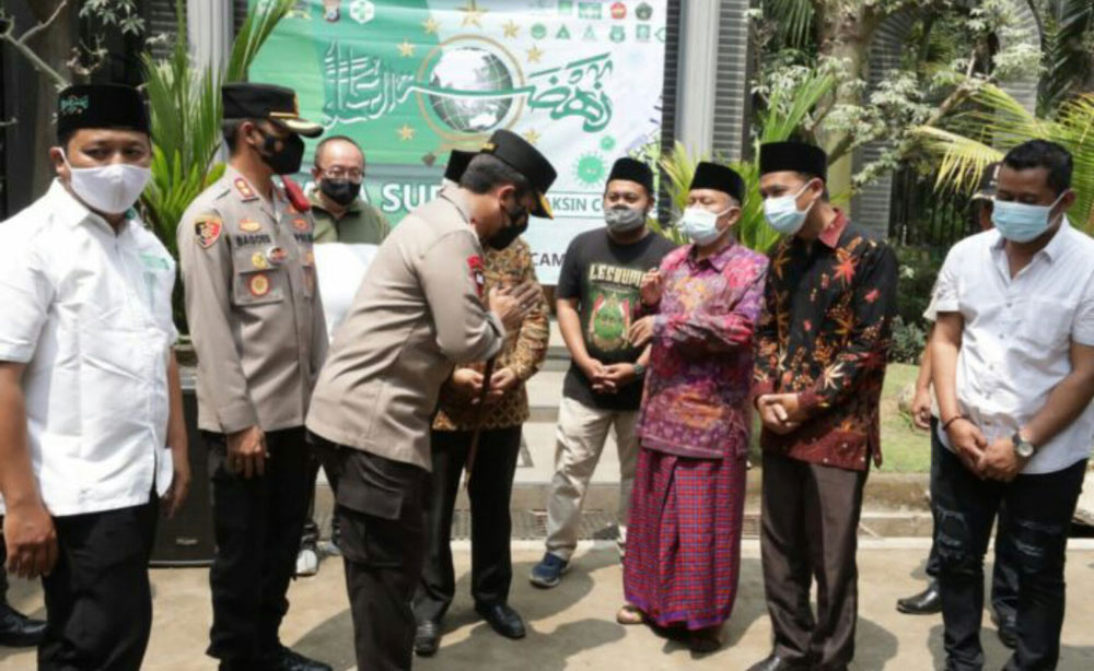 Kapolda Jatim Irjen Pol Nico Afinta saat bertemu Pengasuh NUIS.