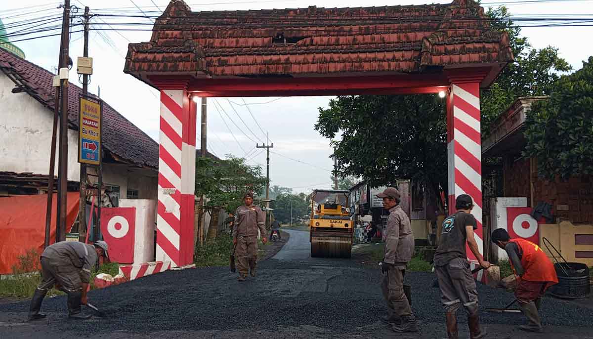 rehabilitasi Jalan Lingkar Codo di Desa Codo, Kecamatan Wajak, Kabupaten Malang.
