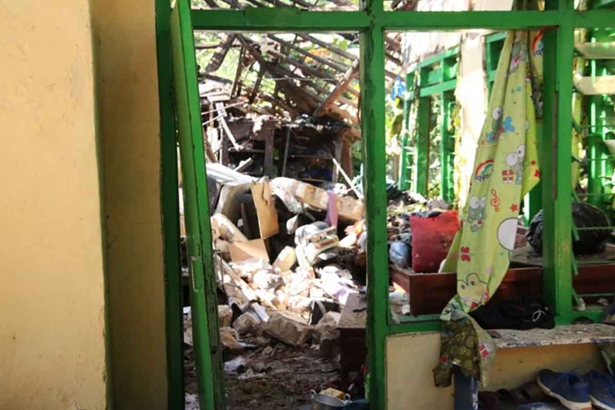 Rumah milik Slamet Riyadi yang meledak diduga karena tabung helium di rumahnya. Foto: Ist.