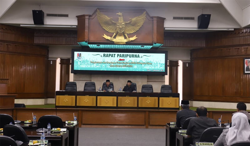 Rapat paripurna menentukan Pimpinan DPRD Tuban.
