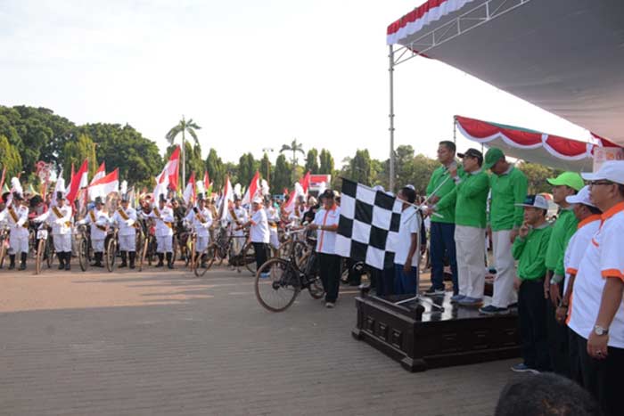 Wabup Tuban Noor Nahar Hussein saat membuka "Ngontel karo Bupati"