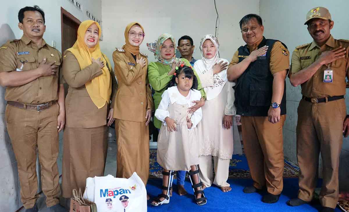 Wali Kota Kediri Salurkan Bantuan Sosial untuk Disabilitas dan Warga Tak Mampu