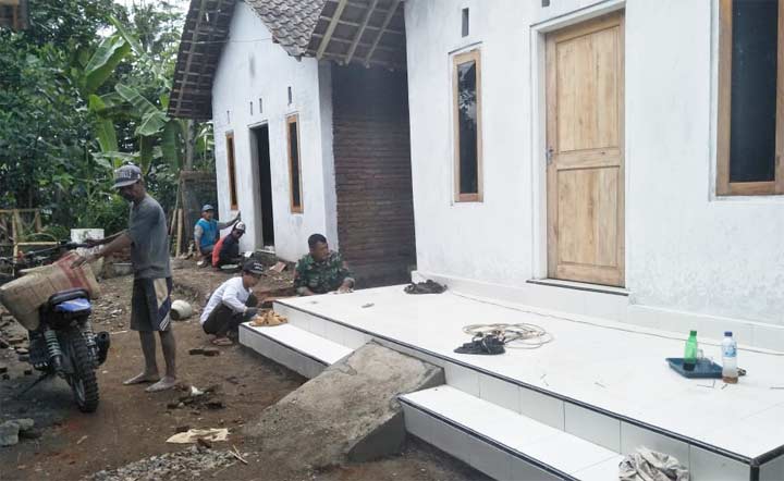 Rumah Pak Rayis pasca direnovasi melalui program TMMD.