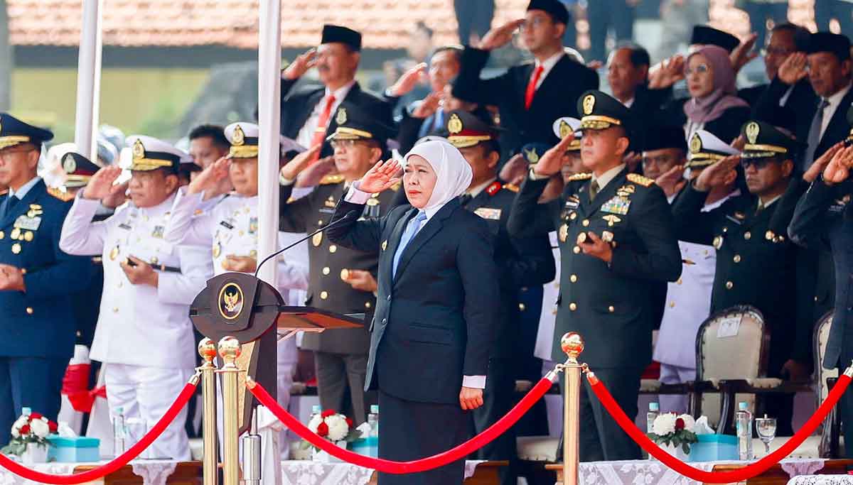 Gubernur Khofifah di upacara Sumpah Pemuda ke-97.