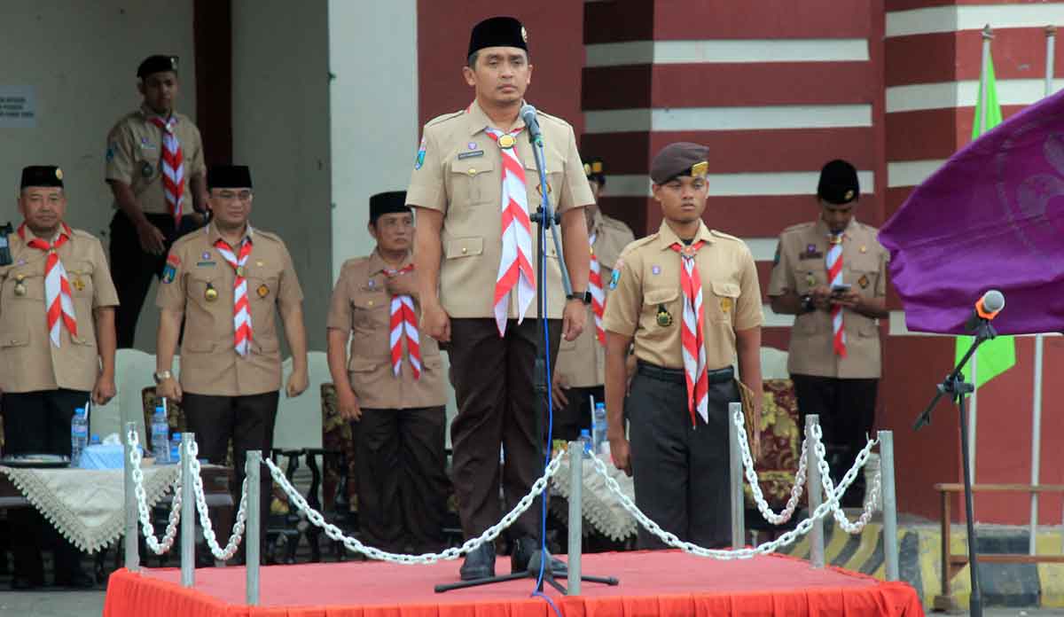 Wali Kota Pasuruan saat memimpin apel peringatan Hari Pramuka ke-64.