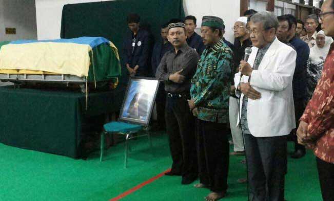 Profesor Unair yang Bunuh Diri, Dikenal Pekerja Keras dan Seorang Mualaf