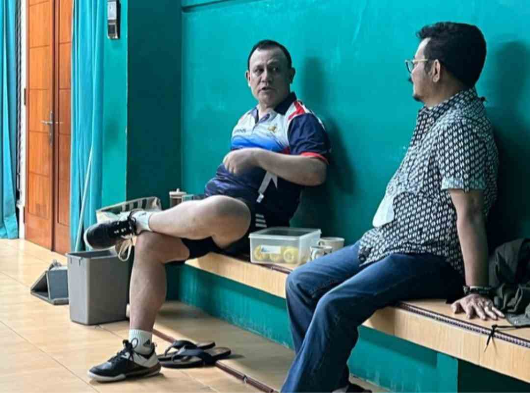 Foto Firli Bahuri dan SYL di lapangan golf yang beredar luas di medsos ini mendapat perhatian luas masyarakat. Foto: ist