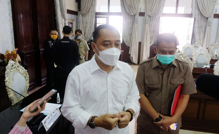 Wali Kota Eri didampingi Kadispendik Supomo.