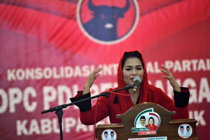 Puti Guntur Soekarno saat bertemu kader PDI Perjuangan (PDIP) di Nganjuk, Jumat (9/2).