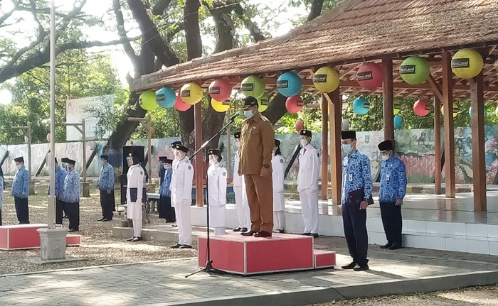 Wali Kota Madiun H. Maidi saat memimpin upacara Hari Pendidikan Nasional (Hardiknas) di Edupark Ngrowo Bening, Kota Madiun pada Senin (3/5/2021). 