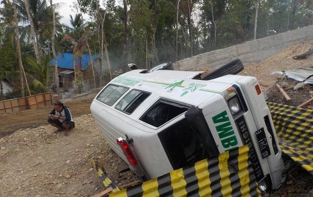 Kondisi ambulans saat masih berada di dalam jurang.

