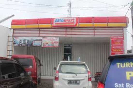 Alfamart di Sidorejo kecamatan Krian yang dibobol maling.