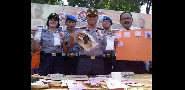 Kapolres, AKBP E. Zulpan ketika gelar hasil tangkapan narkoba. (syuhud/BANGSAONLINE)