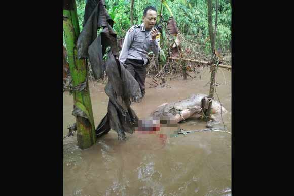 Salah satu korban saat ditemukan petugas.