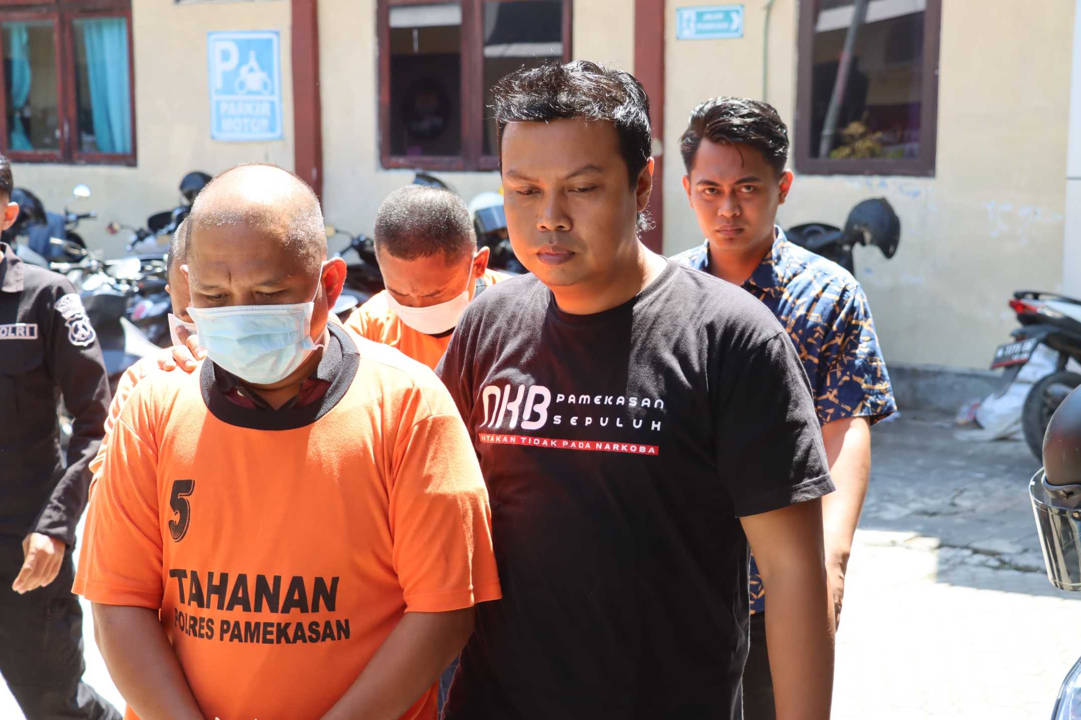 Pelaku yang digelandang di Mapolres Pamekasan