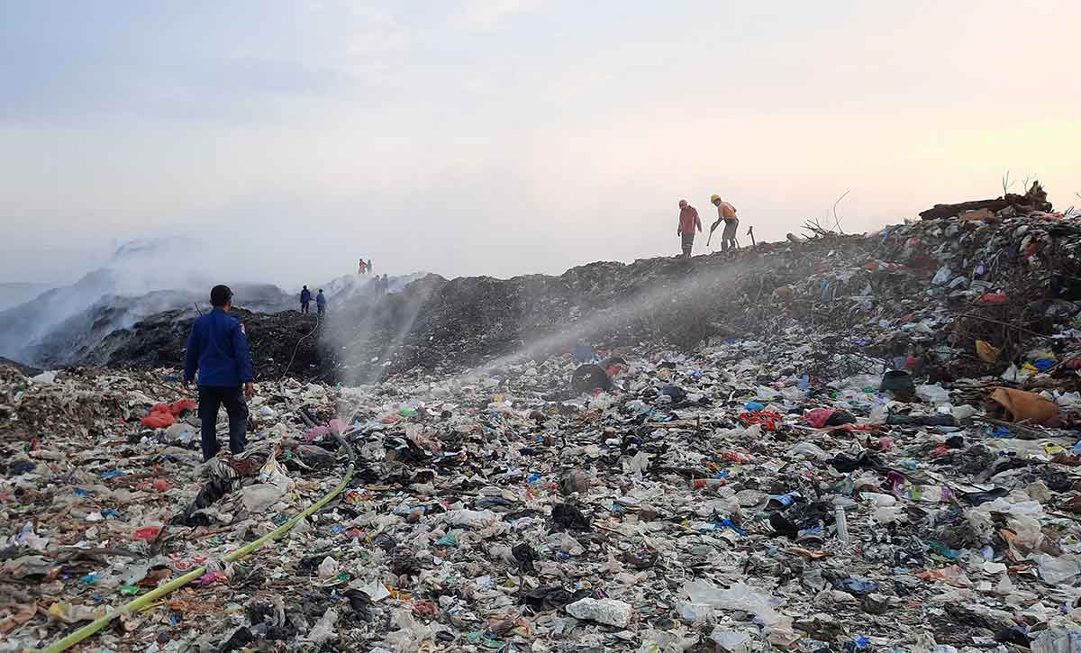 Pembahasan TPA Randegan dalam rangka mencegah kebakaran selama kemarau.