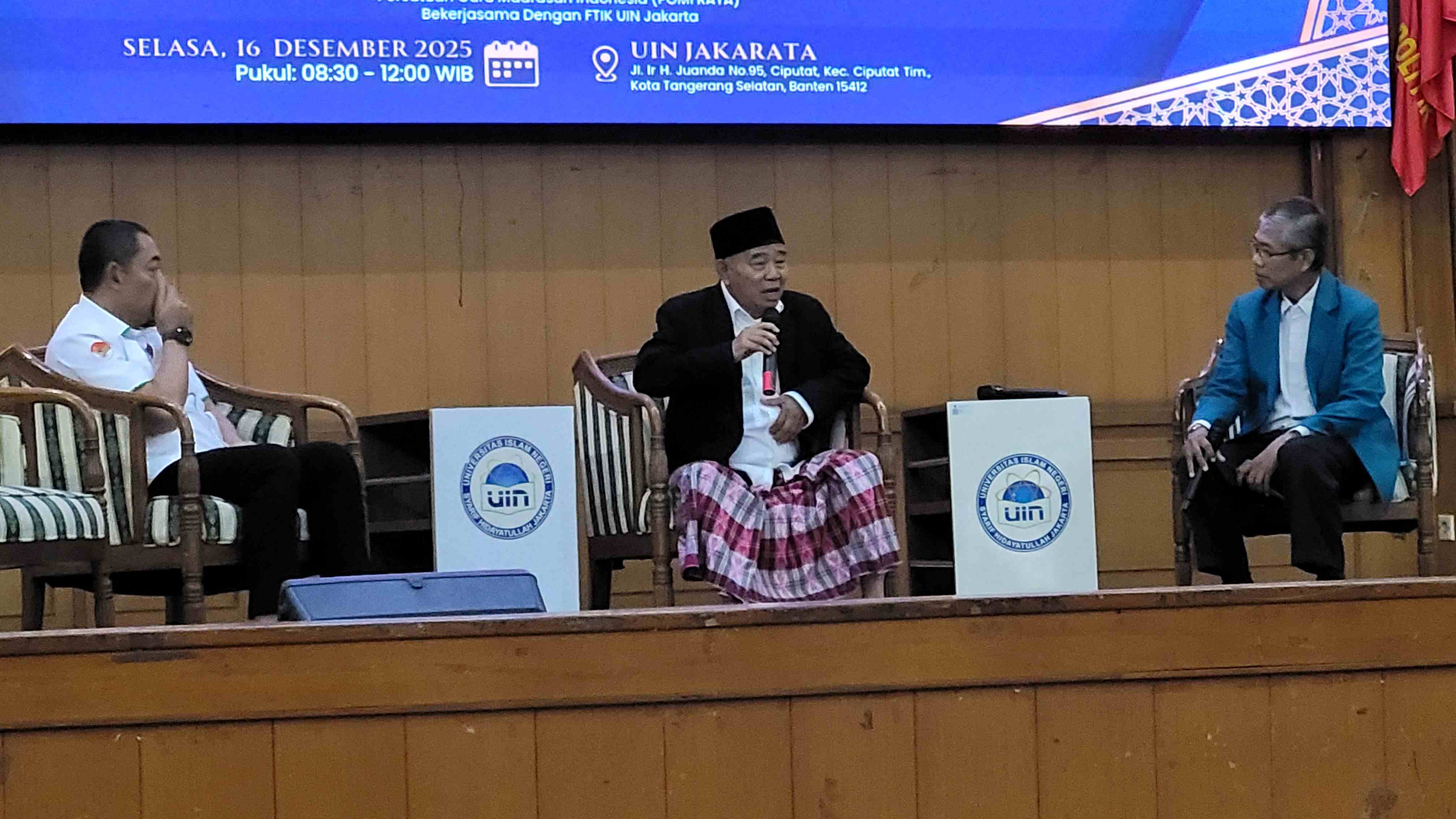 Prof Dr KH Asep Saifuddin Chalim, MA, dalam acara Seminar Nasional Guru Madrasah Indonesia di Auditorium Harun Nasution Universitas Islam Negeri (UIN) Syarif Hidayatullah Jakarta, Selasa (16/12/2025). Foto: MMA/bangsaonline.