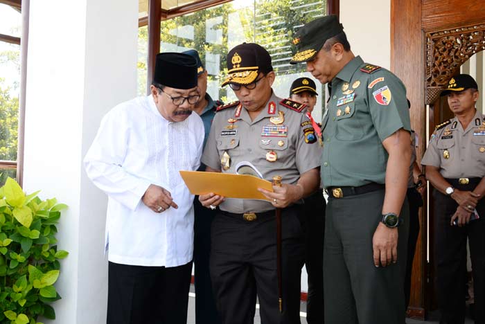 Pakde Karwo: Polri dan TNI akan Jaga Keamanan di Jatim