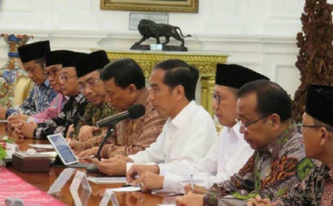 Presiden Joko Widodo menggelar pertemuan dengan MUI, PBNU dan PP Muhammadiyah di Istana Merdeka, Jakarta, kemarin (1/11).
