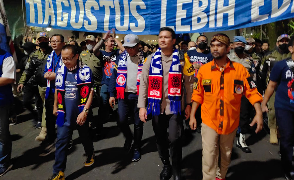 Kapolresta Malang Kota Kombes Pol Budi Hermanto turun langsung memimpin pengamanan acara refleksi dalam rangka HUT ke-35 Arema.