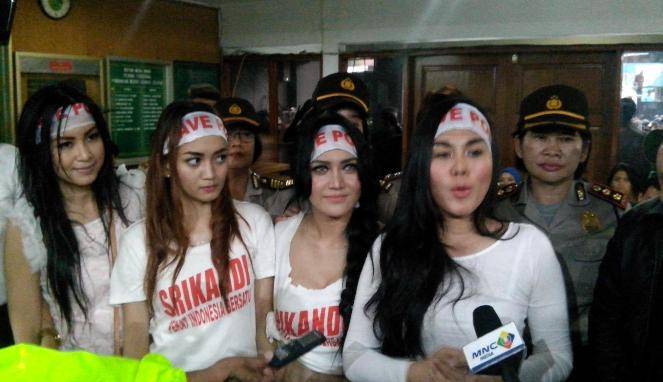 Cewek-cewek cantik pendukung Budi Gunawan saat sidang praperadilan. Foto: viva.com
