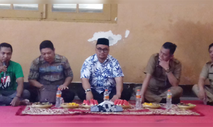 Wakil Bupati Probolinggo Timboel Prihandjoko berkunjung ke museum basecamp wartawan.