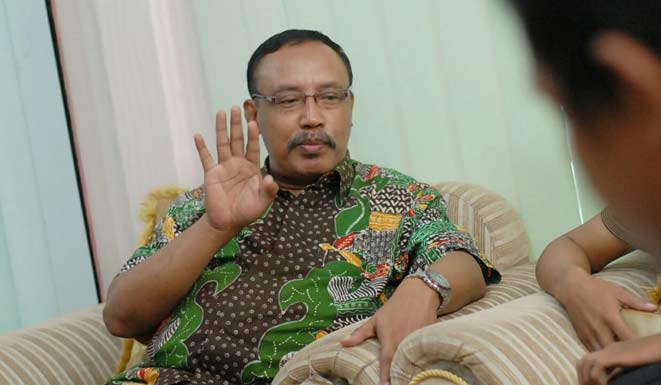 Kabid Dikdas Disdik Jombang, Priadi saat memberikan keterangan kepada awak media di ruangannya, Jumat (29/7). foto: RONY S/ BANGSAONLINE