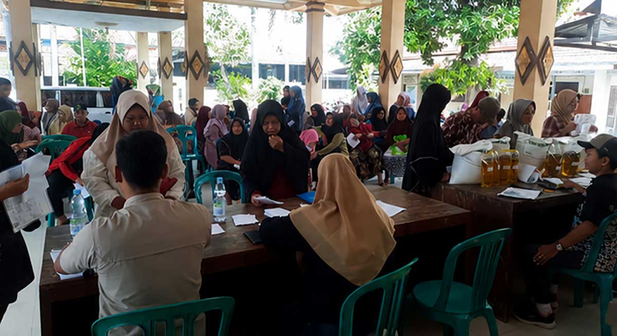 Bulog Mojokerto Salurkan Bantuan Pangan Jelang Idul Adha