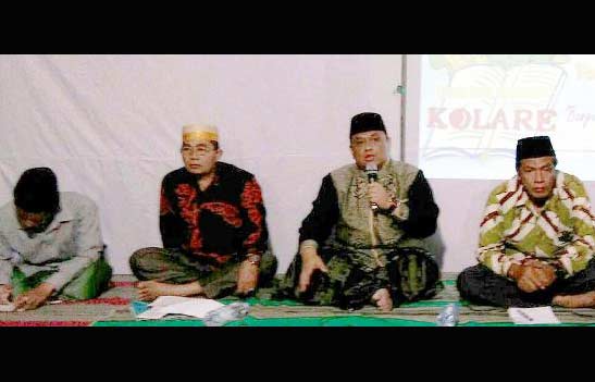 Anggota Komisi E DPRD Jatim, Moch Eksan, (pegang mikrofon) saat menyampaikan materi. foto: rahmatullah/ BANGSAONLINE