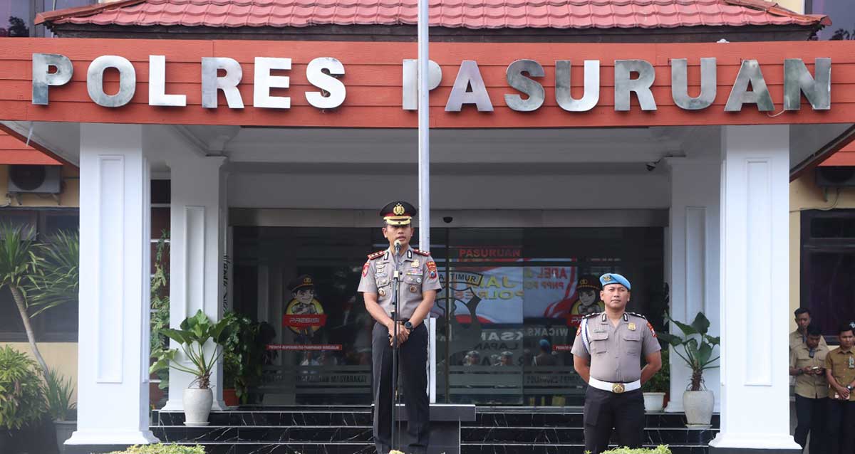 Kapolres Pasuruan, AKBP Harto Agung Cahyono, saat memberi sambutan dalam apel perdana.