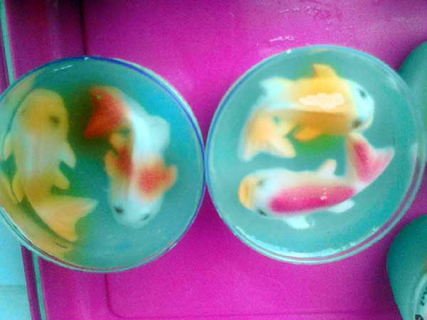 Ikan dalam puding. Ikannya pun bisa dimakan karena dari puding juga. foto: luckman hakim/BANGSAONLINE