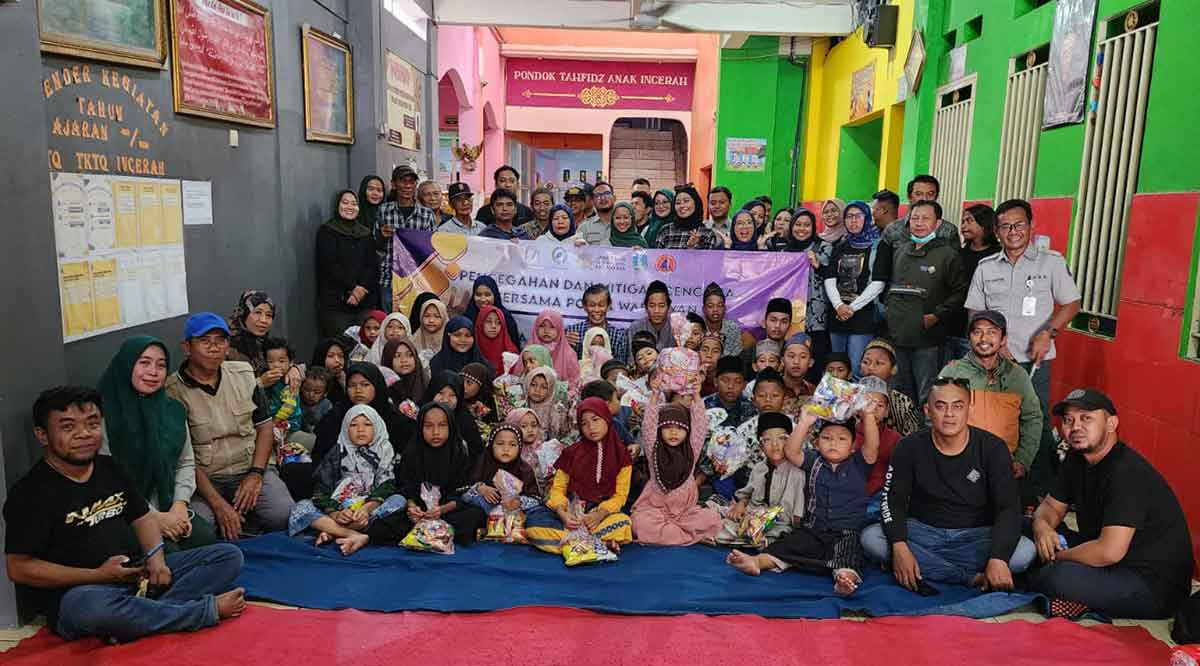 Bakti sosial yang dilakukan awak media bersama BPBD Jatim di Yayasan Panti Asuhan dan Tahfidz Incerah, Mojokerto.