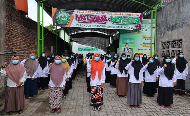 Setelah sempat jadi klaster, para santri di Ponpes Nurul Ulum kini lebih disiplin terapkan prokes. (foto: ist)