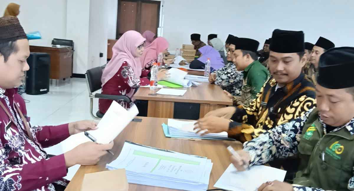 Kemenag Lamongan saat mengevaluasi kinerja PAI atau Penyuluh Agama Islam.