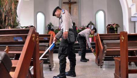 Polres Sumenep Sisir Gereja Jelang Natal