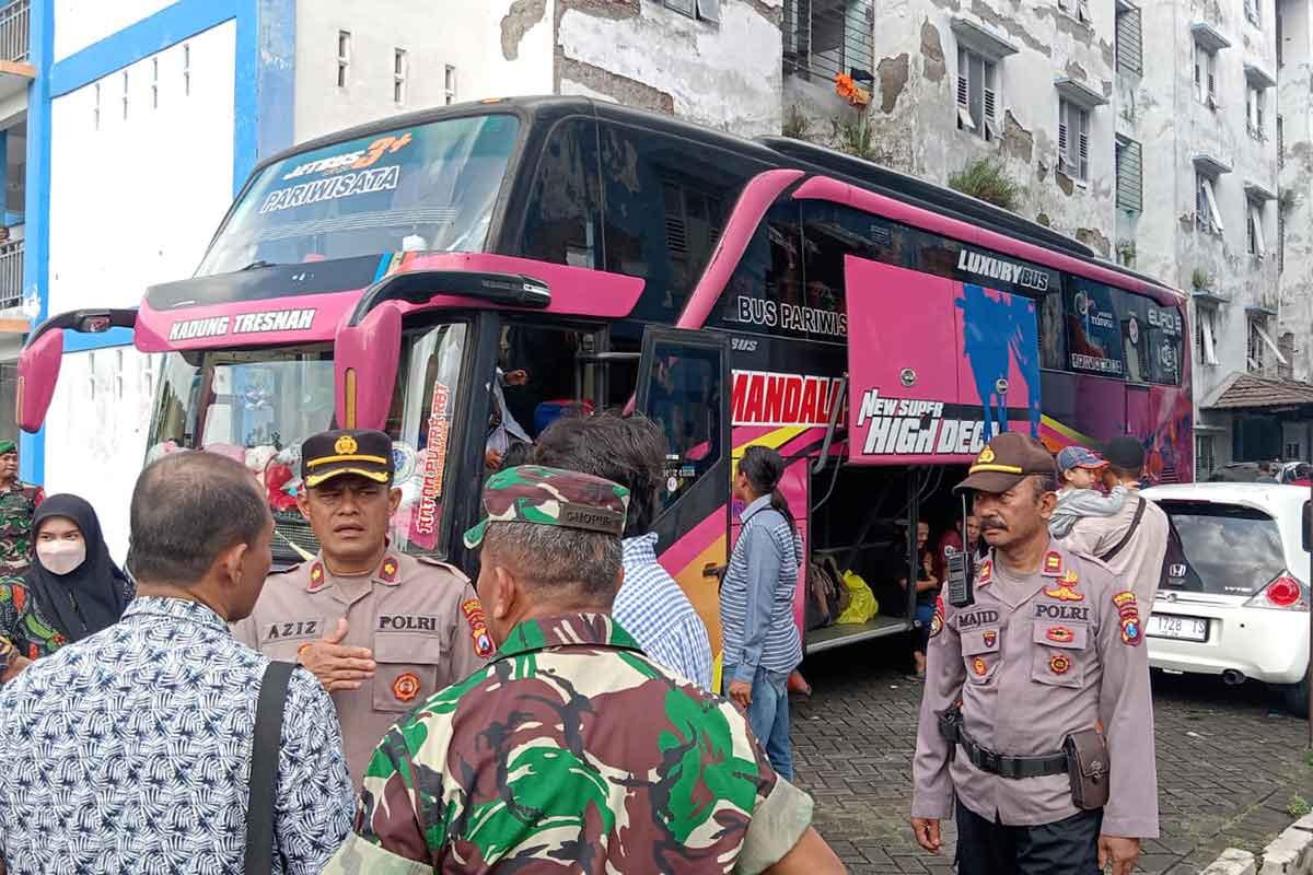 Proses pemulangan Eks Pengungsi Syiah di Rusunawa Puspa Agro Sidoarjo.