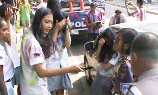 Sonya Ekarina br Sembiring Depari saat membentak-bentak Polwan ketika ditertibkan lantaran melanggar lalu lintas. foto: ist