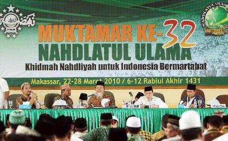 Suasana Muktamar NU ke-32 di Makassar. Muktamar NU ke-32 yang melahirkan kepemimpinan NU periode 2010-2015 ini disebut-sebut sebagai Muktamar terburuk karena diwarnai riswah atau politik uang.  Foto: rmi NU.or.id  
