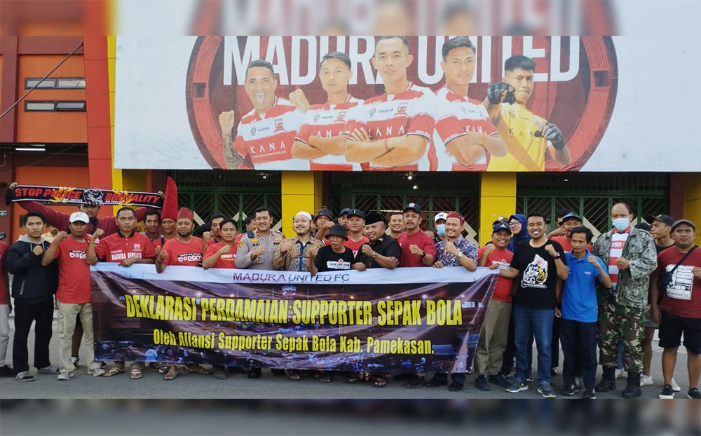 Aliansi Suporter Pamekasan saat deklarasi perdamaian antar suporter.