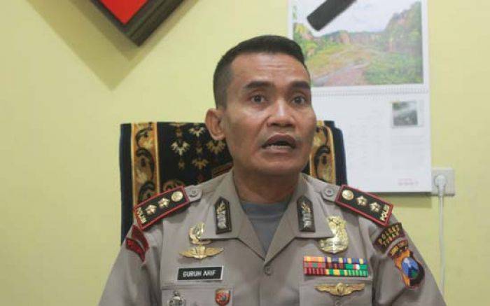 Kapolres Tuban, AKBP Arif Guruh Dermawan, saat jumpa pers di Mapolres Tuban. (foto: suwandi/BANGSAONLINE)