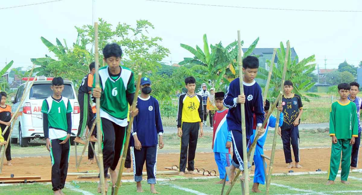 Pelaksanaan lomba olahraga tradisional tingkat SMP di Kota Pasuruan.