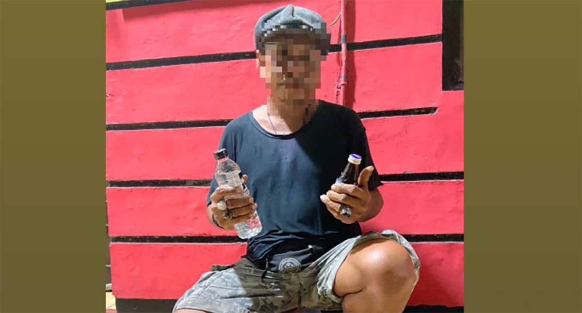 Pelaku beserta barang bukti yang diamankan petugas dari Polsek Purworejo.